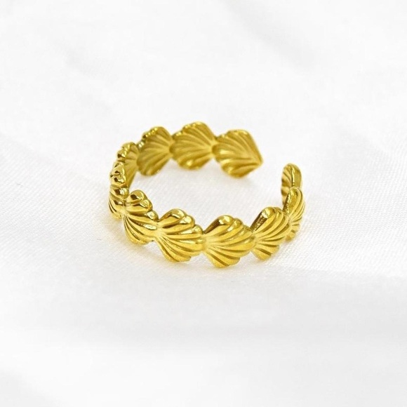 Gold Seashell Ring - Picture 4 of 7